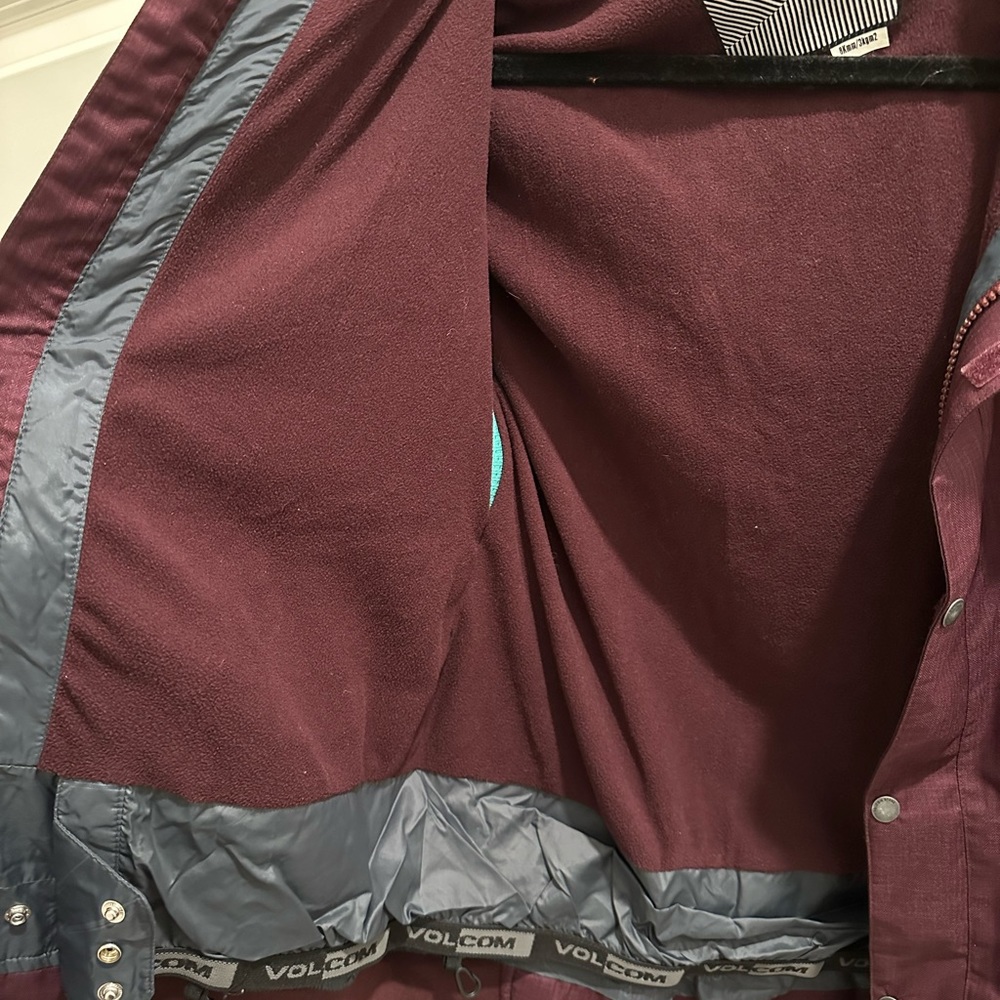 Women’s Volcom Jacket - Picture 6 of 8